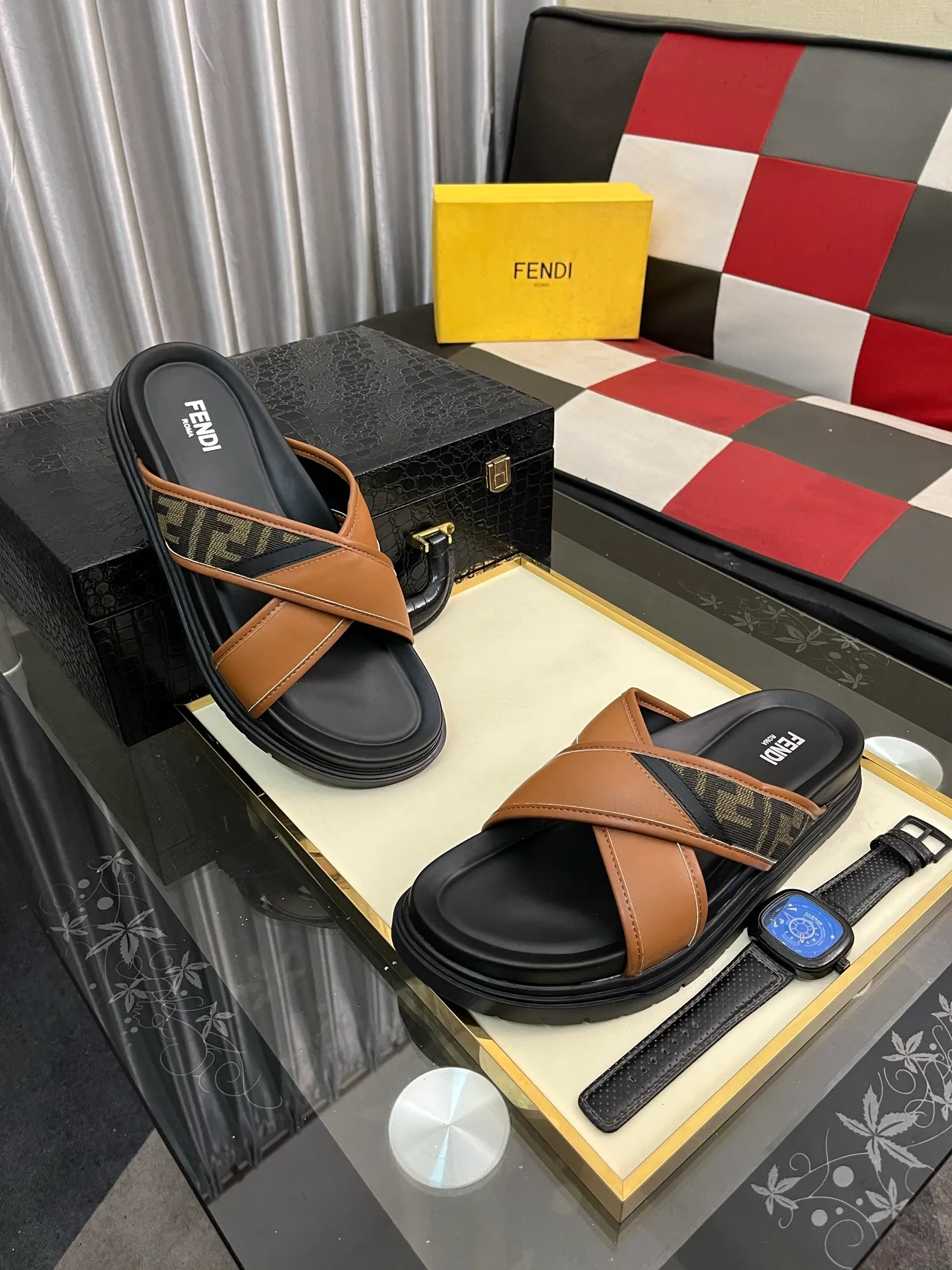 Men's men's shoes💰320⌚️⌚️FENDI Fendi slippers and sandals are shipped💄How can this summer be without the blessing of little monsters💄Original imported special hardware decorative pattern➕Original private model outsole! Details determine success or failure, good quality is not afraid of magnifying details! It feels super comfortable on your feet! This summer you need a pair of trendy, cool and comfortable sandals👣 Standard size: 38-443️⃣Colors available